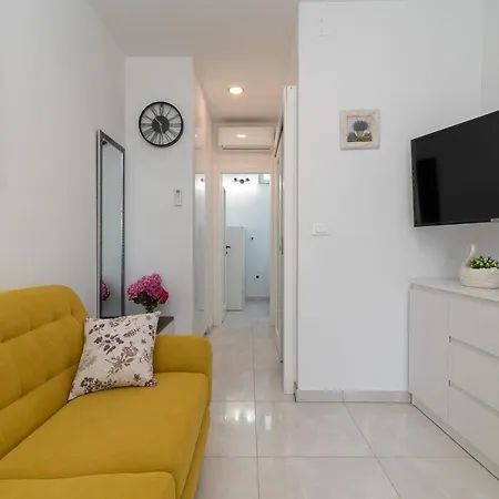 Leo Apartment *